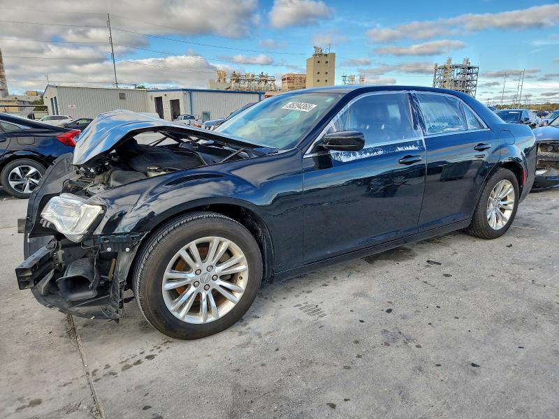 2017 CHRYSLER 300 — VIN 2C3CCAAG3HH516256
