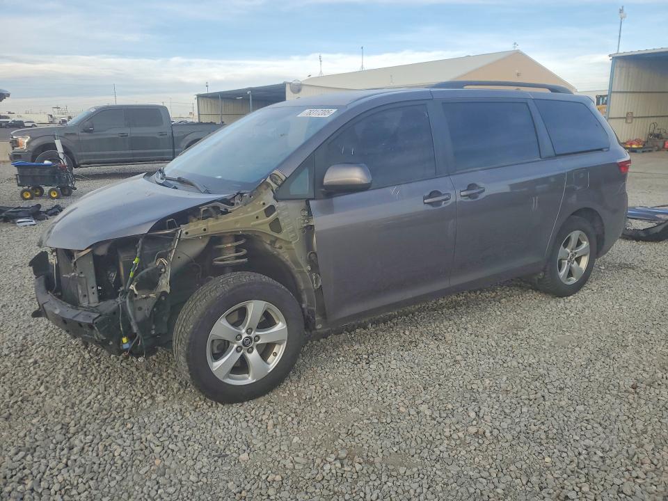 2018 TOYOTA SIENNA — VIN 5TDKZ3DC6JS921125