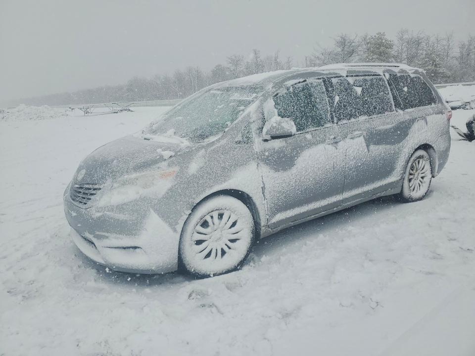 2015 TOYOTA SIENNA — VIN 5TDYK3DC7FS606534
