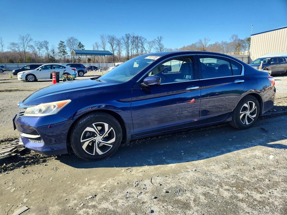 2017 HONDA ACCORD — VIN 1HGCR2F37HA135502