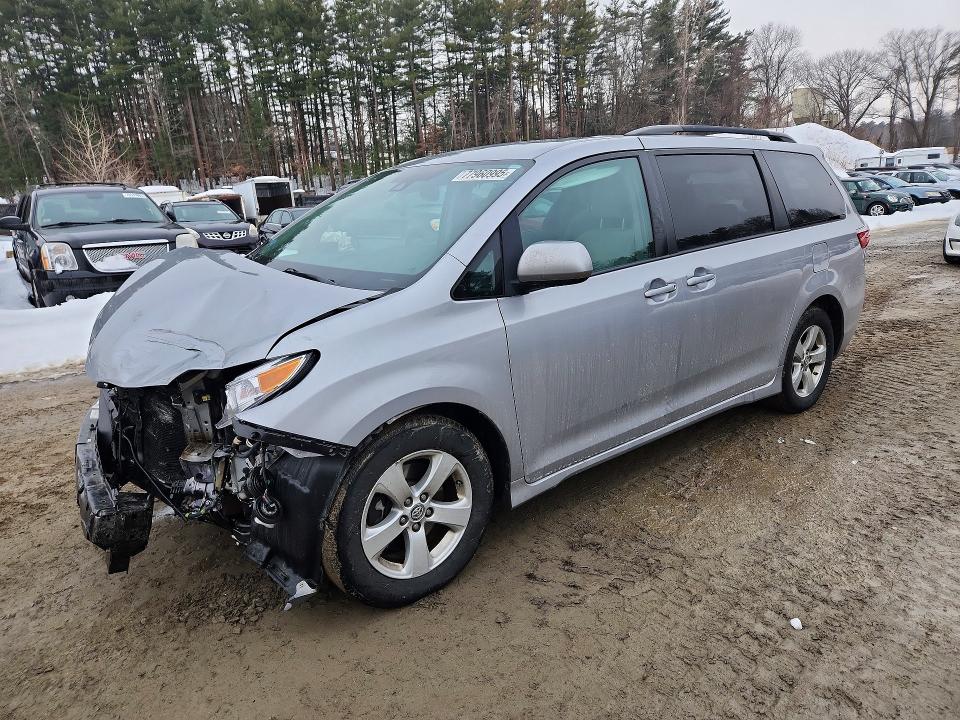 2018 TOYOTA SIENNA — VIN 5TDKZ3DC0JS947297