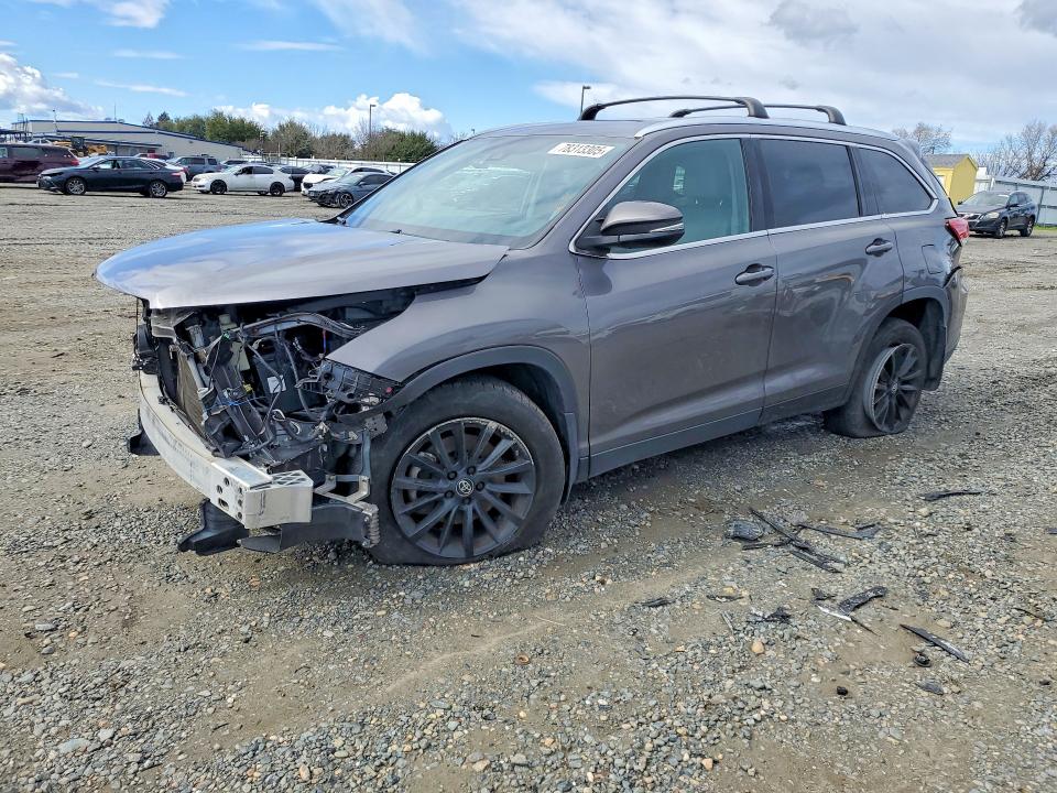 2019 TOYOTA HIGHLANDER — VIN 5TDJZRFH6KS728658