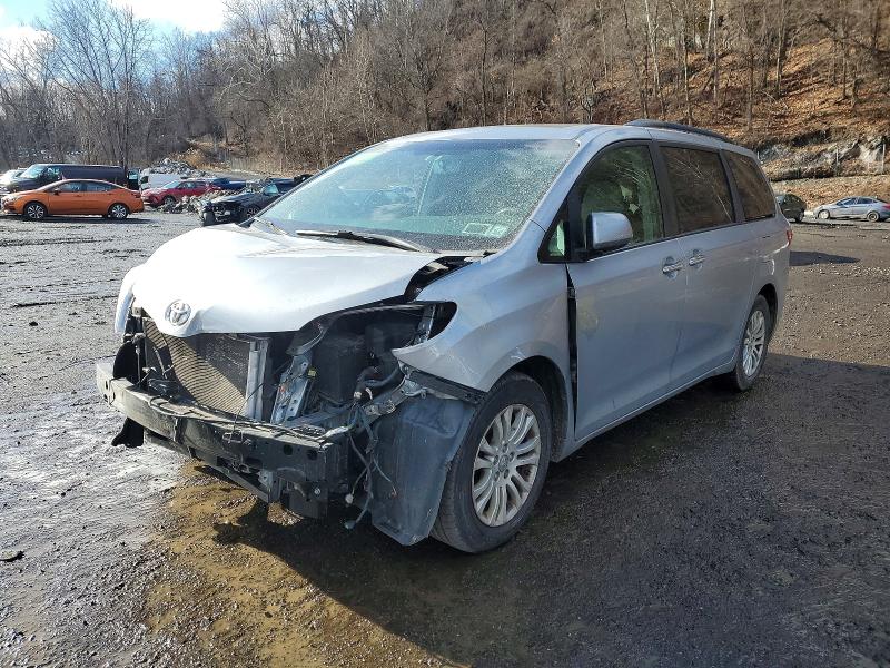 2017 TOYOTA SIENNA — VIN 5TDYZ3DC2HS808518