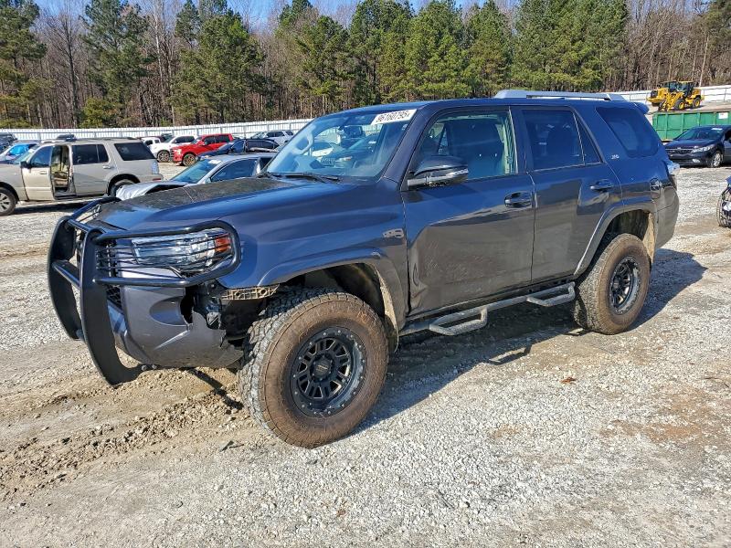 2018 TOYOTA 4RUNNER SR — VIN JTEBU5JR1J5547253