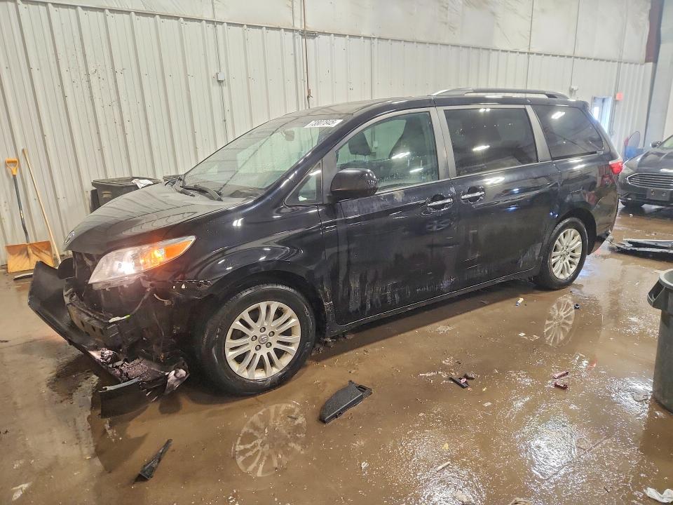 2017 TOYOTA SIENNA — VIN 5TDYZ3DC2HS822175