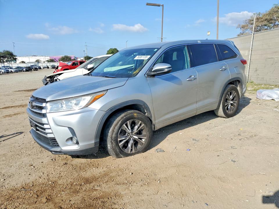 2018 TOYOTA HIGHLANDER — VIN 5TDZZRFH2JS260736