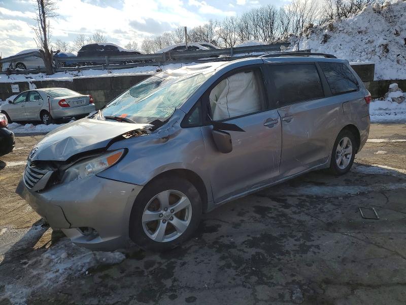 2015 TOYOTA SIENNA — VIN 5TDKK3DC8FS543708