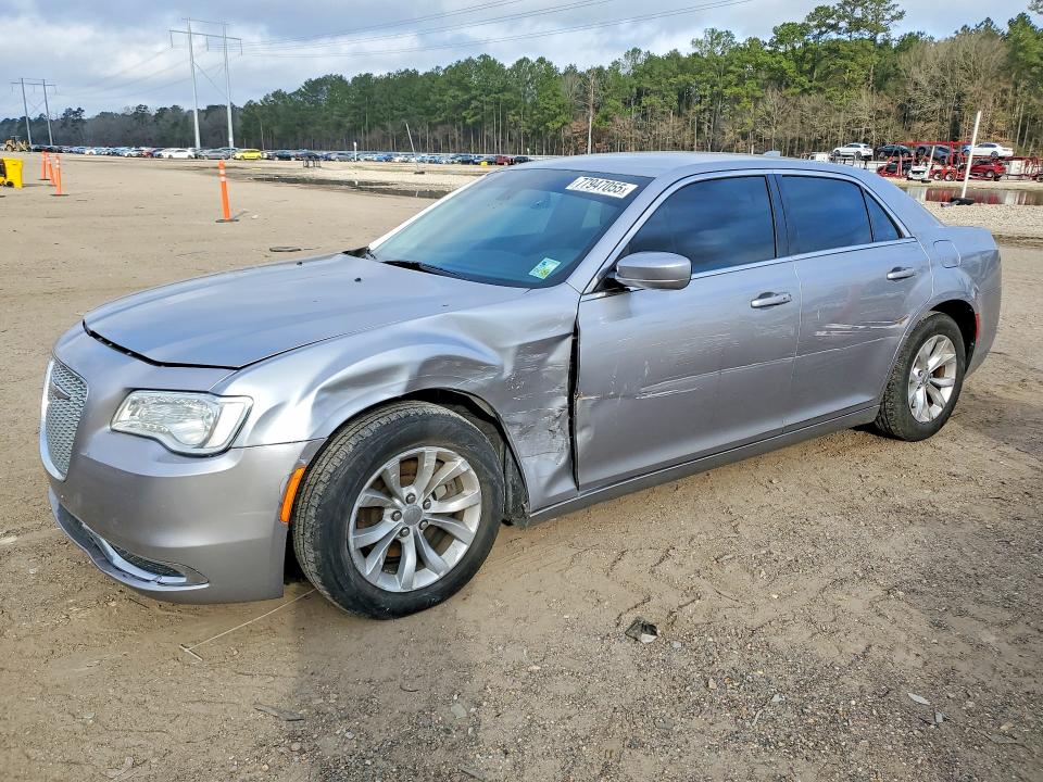 2015 CHRYSLER 300 — VIN 2C3CCAAG0FH810470