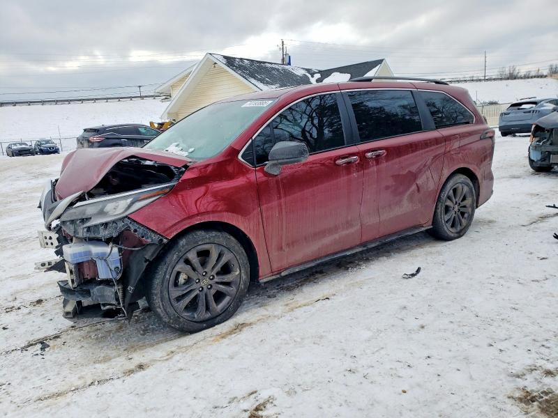 2022 TOYOTA SIENNA XSE — VIN 5TDXRKEC7NS135435