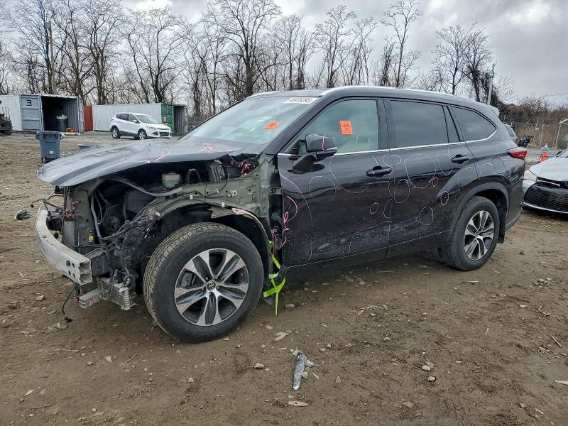 2021 TOYOTA HIGHLANDER — VIN 5TDGZRBH8MS141915
