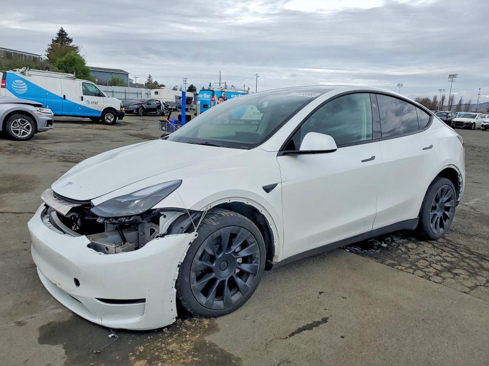 2025 TESLA MODEL Y — VIN 7SAYGDED0SF276431