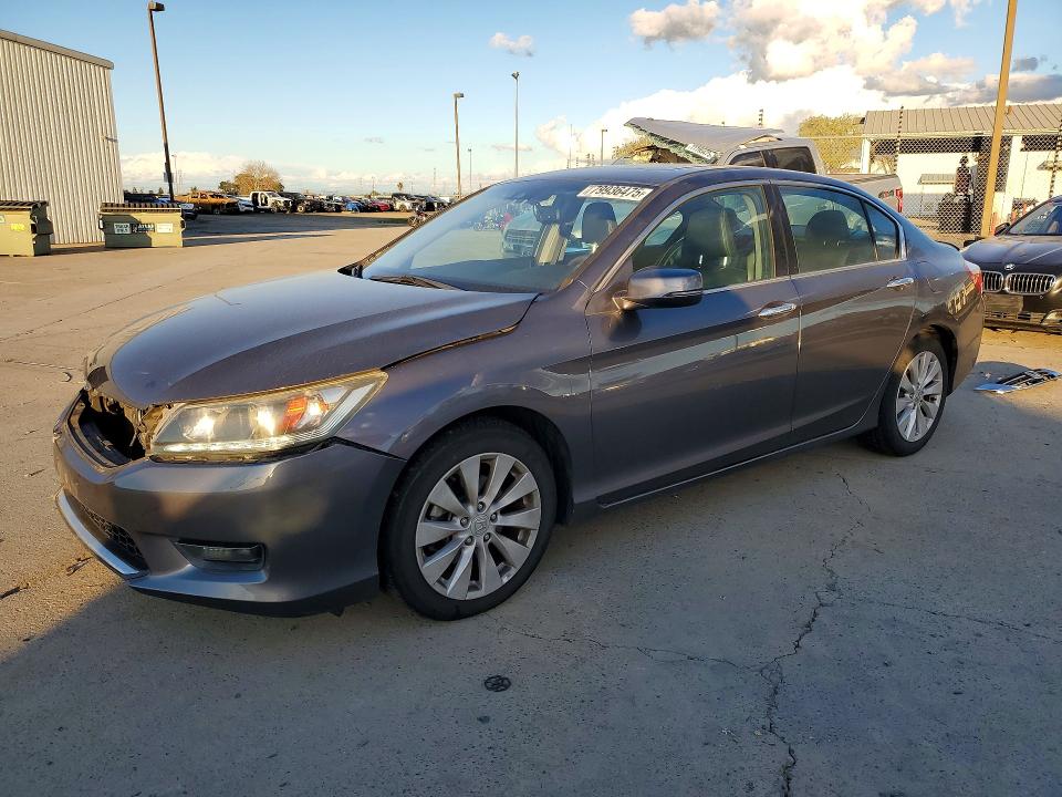 2015 HONDA ACCORD — VIN 1HGCR3F85FA015583