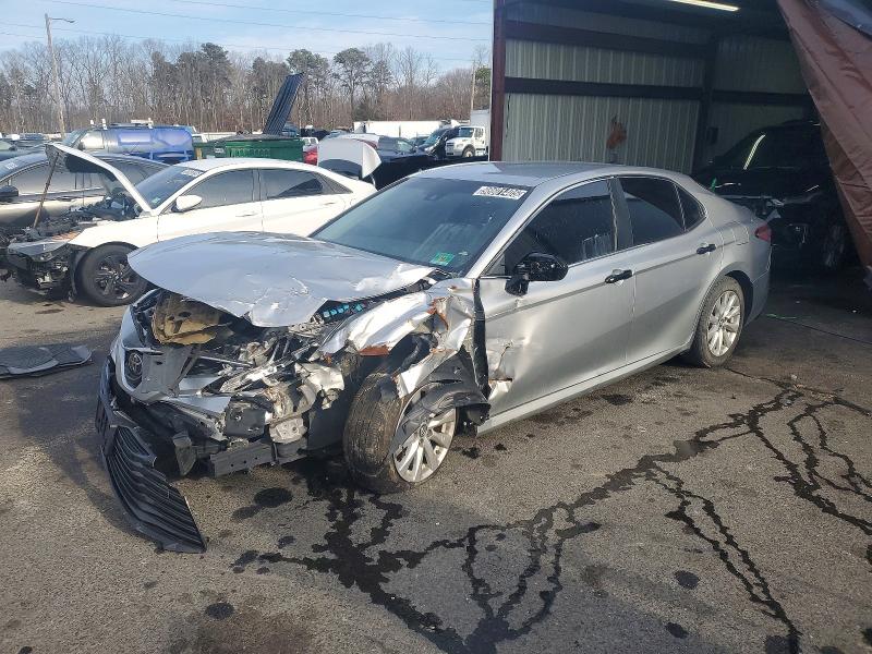 2018 TOYOTA CAMRY — VIN 4T1B11HK5JU032465