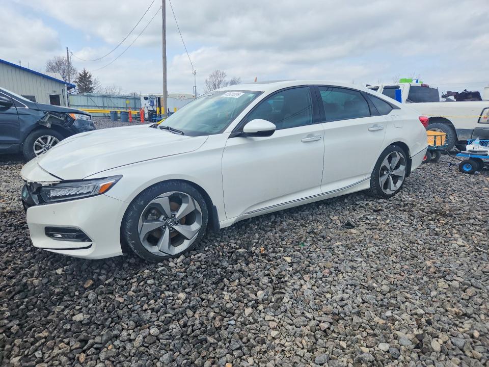 2018 HONDA ACCORD — VIN 1HGCV1F9XJA155324