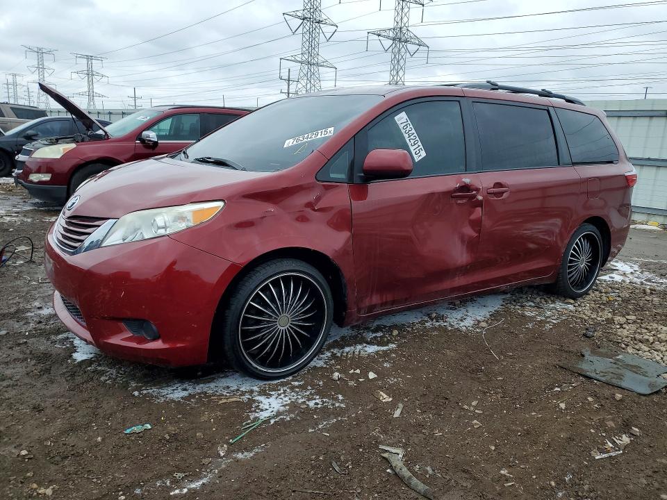 2015 TOYOTA SIENNA — VIN 5TDKK3DC9FS590102