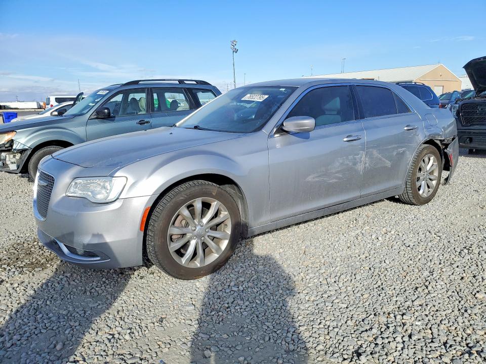 2017 CHRYSLER 300 — VIN 2C3CCARG0HH567914