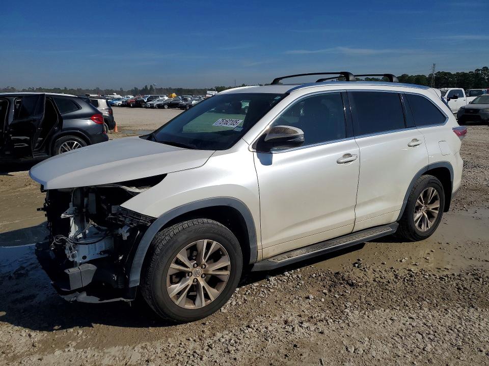 2015 TOYOTA HIGHLANDER — VIN 5TDKKRFH3FS046898