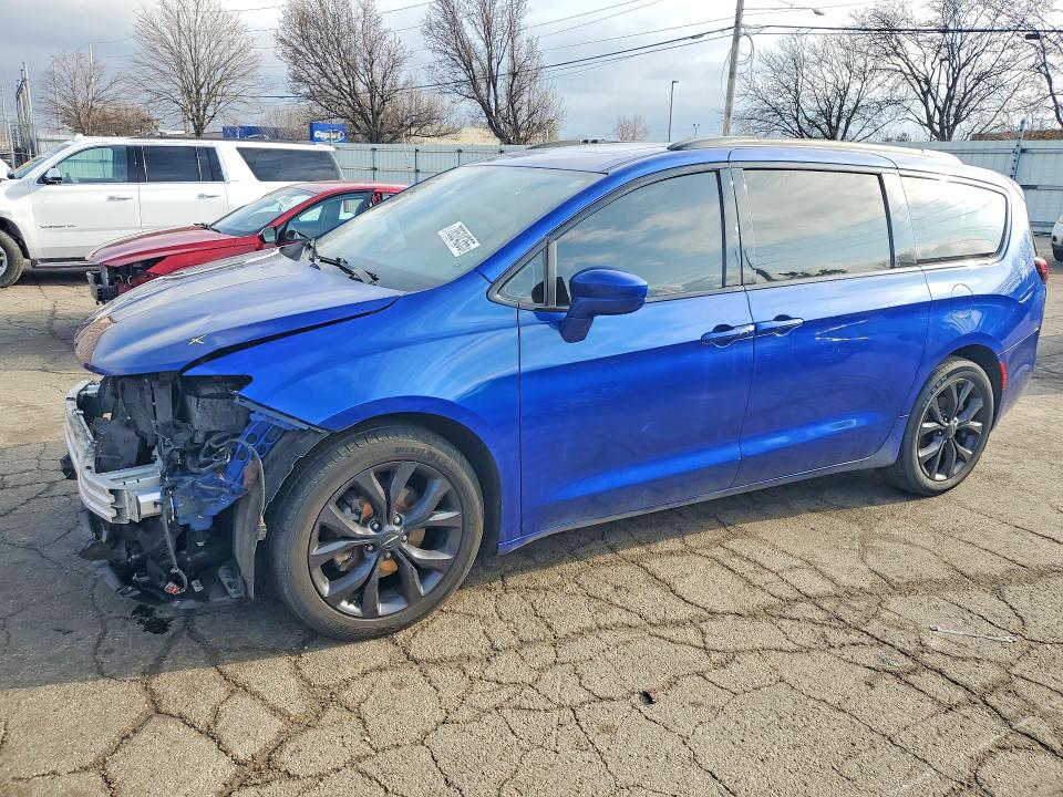 2019 CHRYSLER PACIFICA — VIN 2C4RC1EG1KR615756