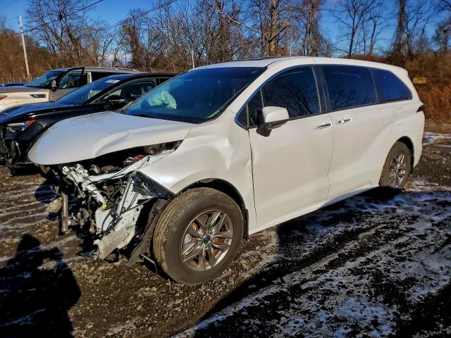 2024 TOYOTA SIENNA — VIN 5TDYRKECXRS206704