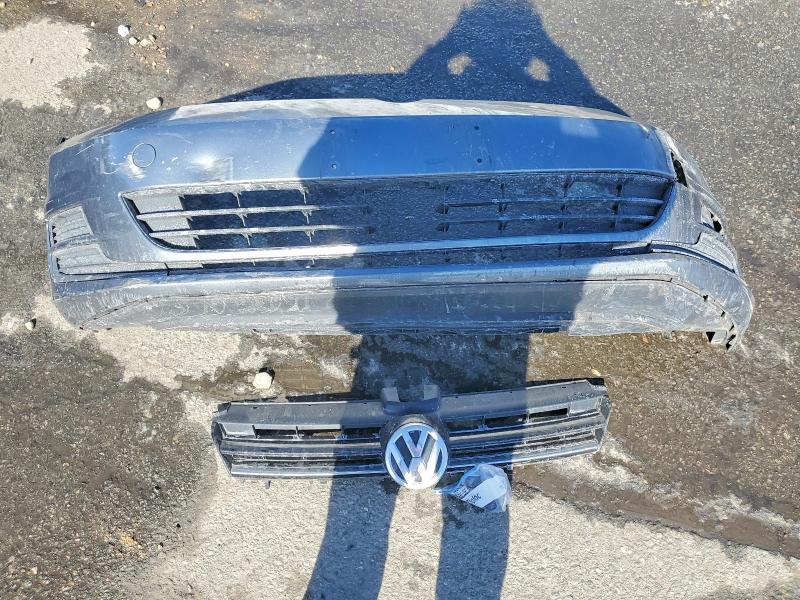 3VW217AU8HM068018