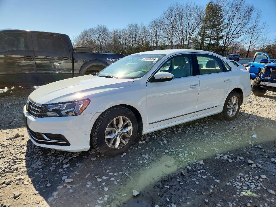 2017 VOLKSWAGEN PASSAT — VIN 1VWAT7A37HC026325