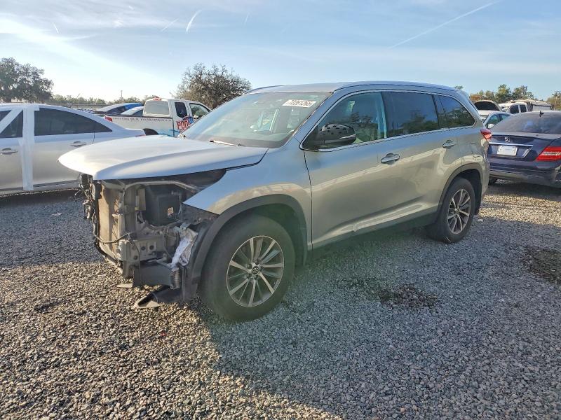 2019 TOYOTA HIGHLANDER — VIN 5TDJZRFH3KS957332