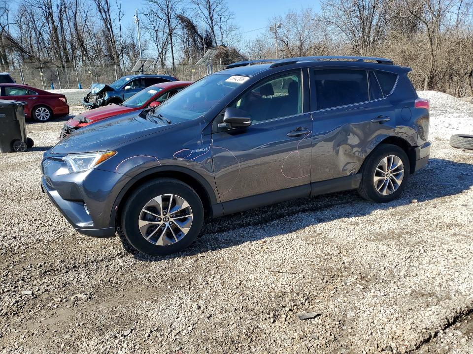 2018 TOYOTA RAV4 — VIN JTMRJREVXJD203582