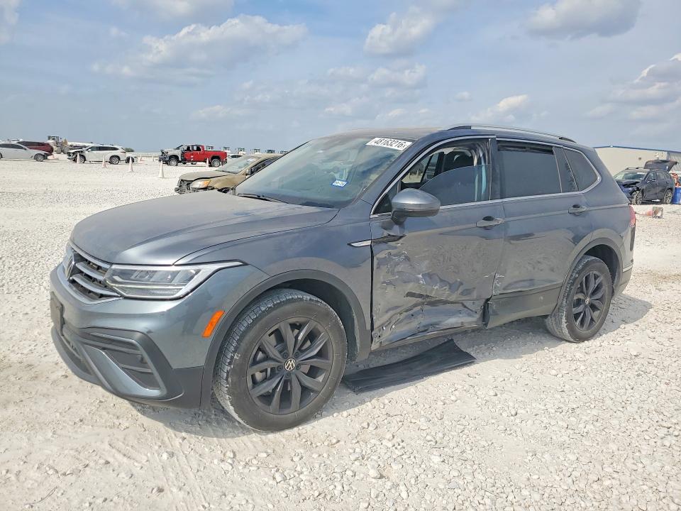 3VVNB7AX0RM106884