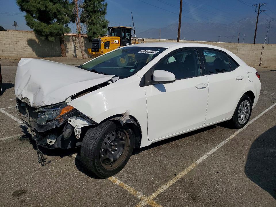 2018 TOYOTA COROLLA — VIN 5YFBURHE5JP855625