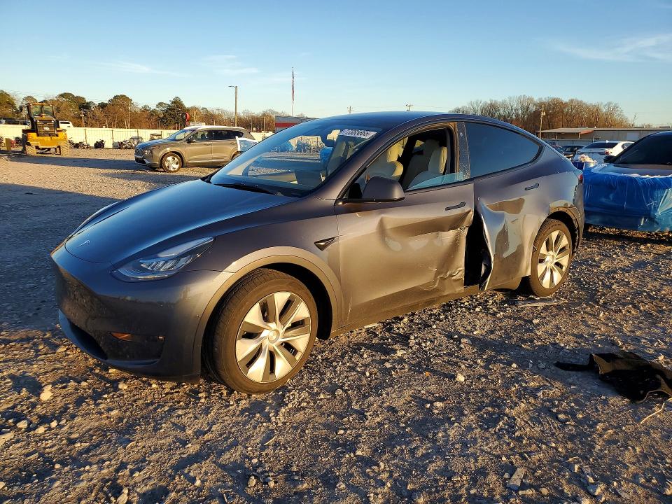 2022 TESLA MODEL Y — VIN 7SAYGAEE8NF469390