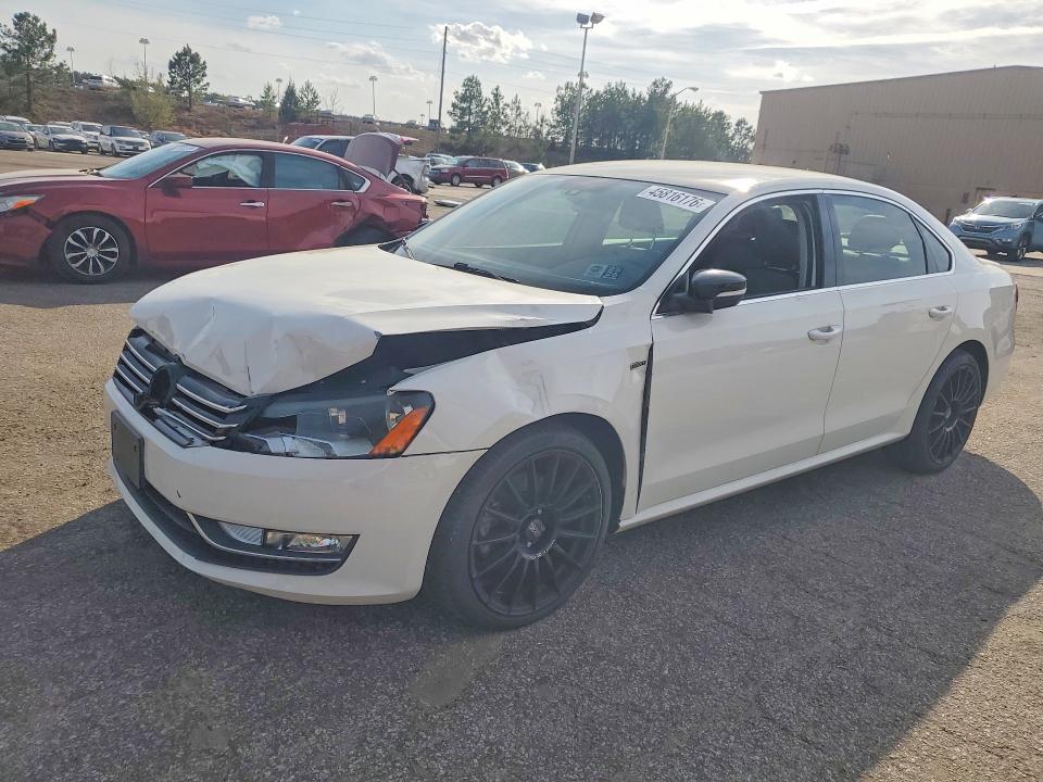 2015 VOLKSWAGEN PASSAT — VIN 1VWBS7A32FC079700
