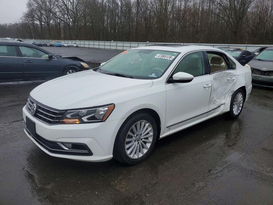 2017 VOLKSWAGEN PASSAT — VIN 1VWBT7A32HC038497