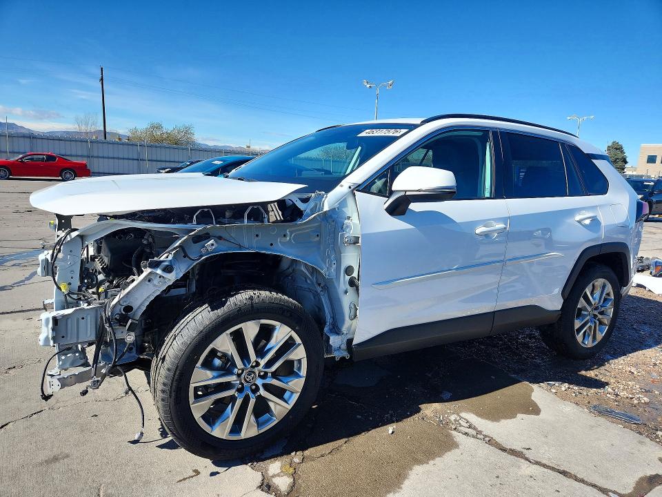 2020 TOYOTA RAV4 — VIN 2T3A1RFV2LC136995