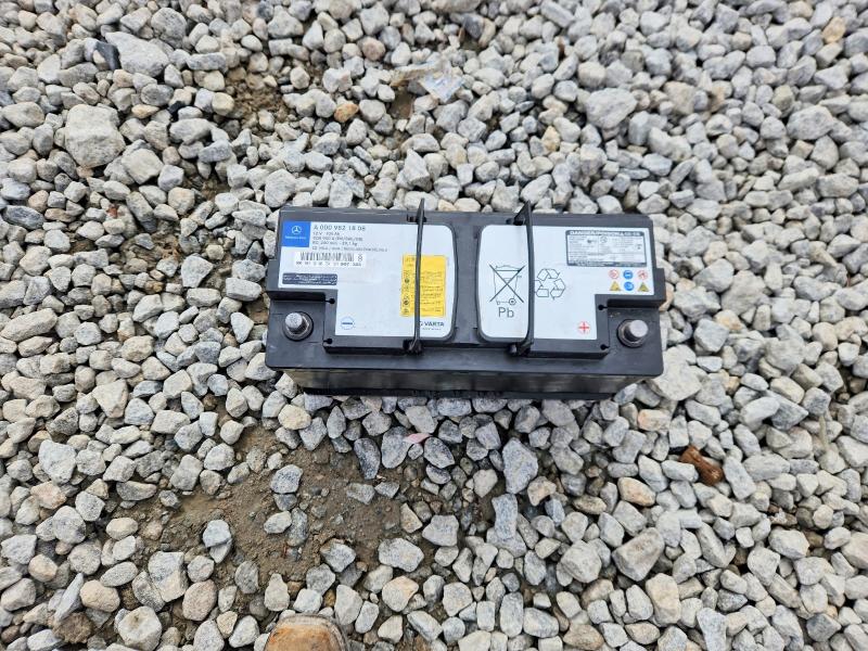 WDDUG8CB8GA220280