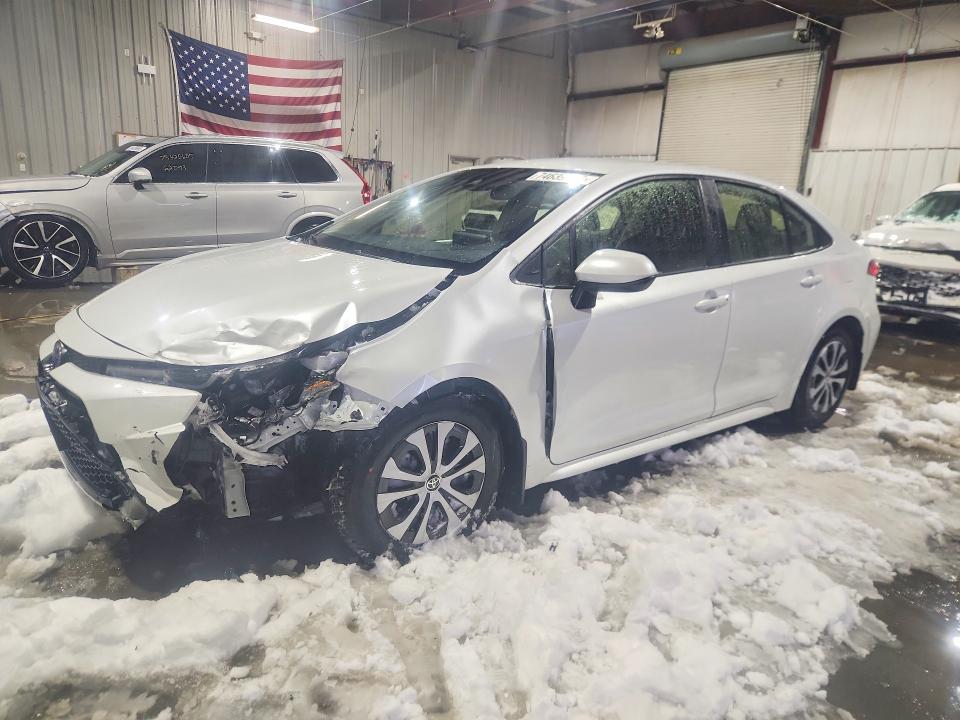 2022 TOYOTA COROLLA HYBRID — VIN JTDEAMDE6N3007038