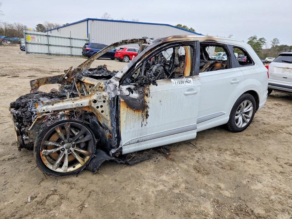 2017 AUDI Q7 — VIN WA1LAAF73HD014025