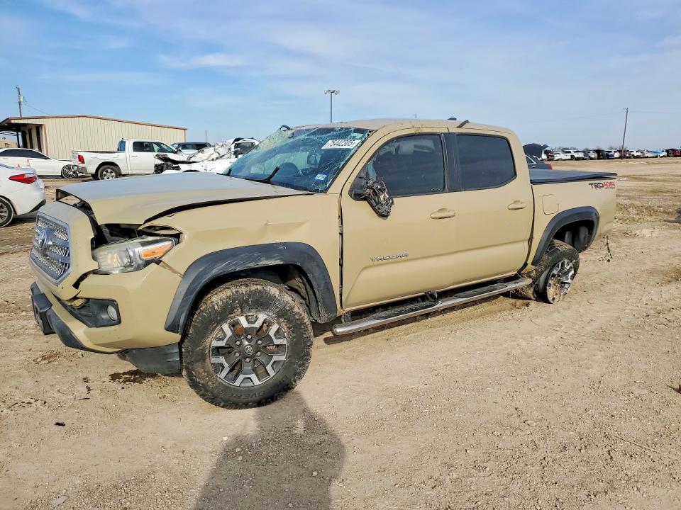 2017 TOYOTA TACOMA DOU — VIN 5TFCZ5AN5HX061518