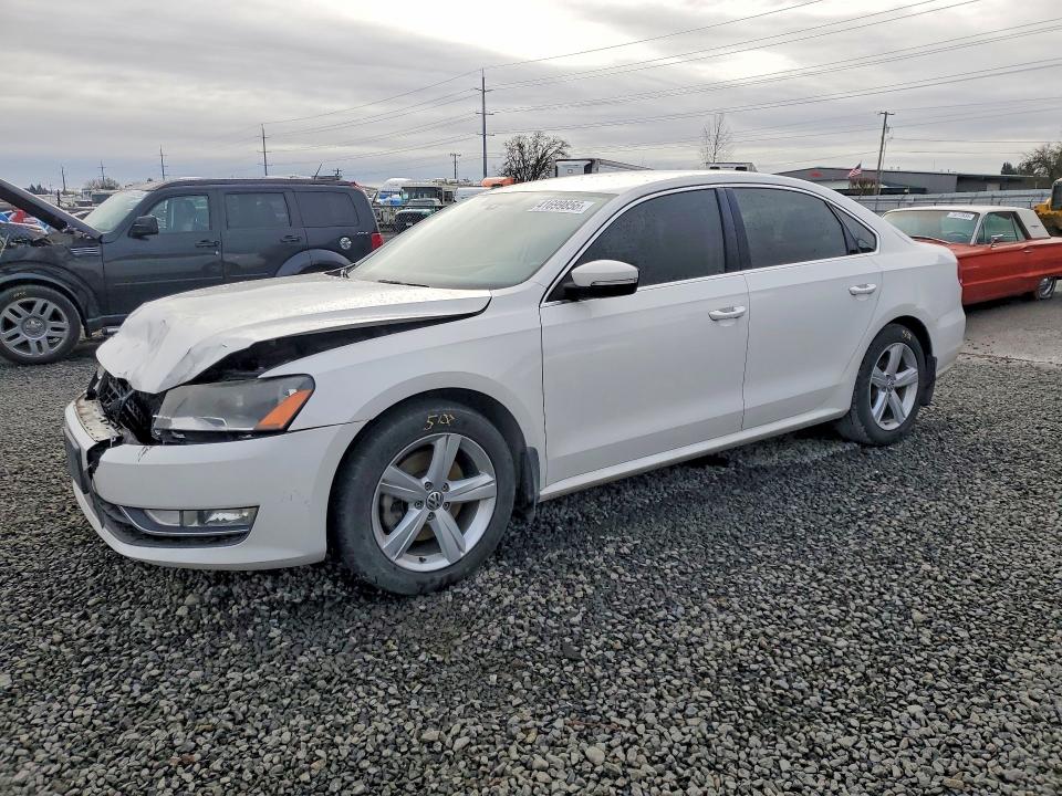 2015 VOLKSWAGEN PASSAT — VIN 1VWAT7A3XFC072891
