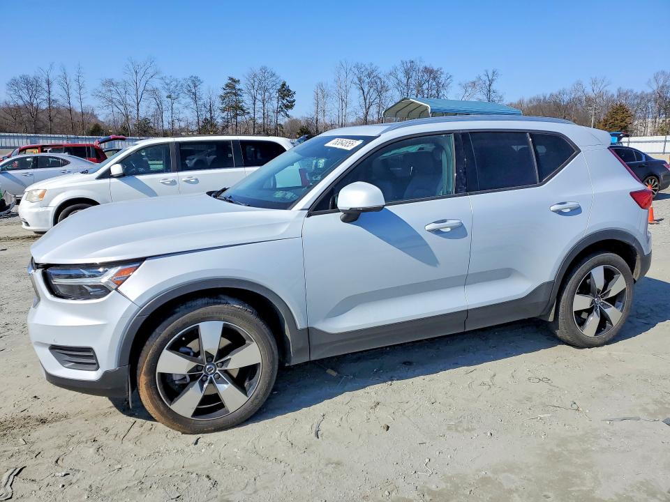 2020 VOLVO XC40 — VIN YV4162UK8L2237576