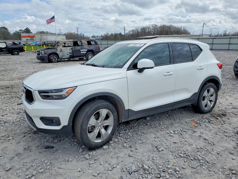 2022 VOLVO XC40 — VIN YV4162UK1N2764152