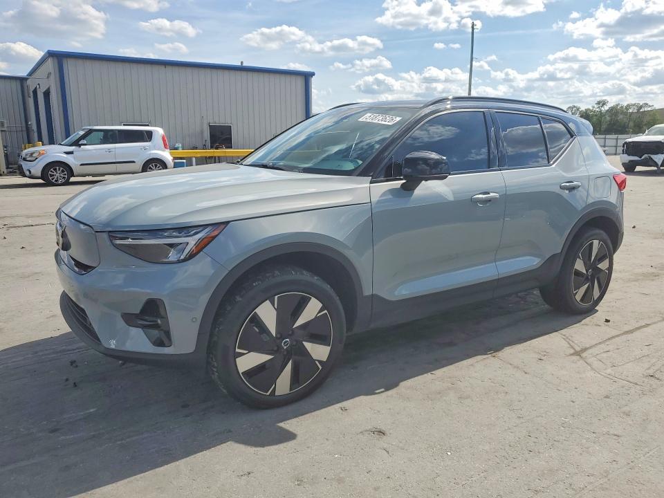 2024 VOLVO XC40 — VIN YV4EH3HL2R2238249