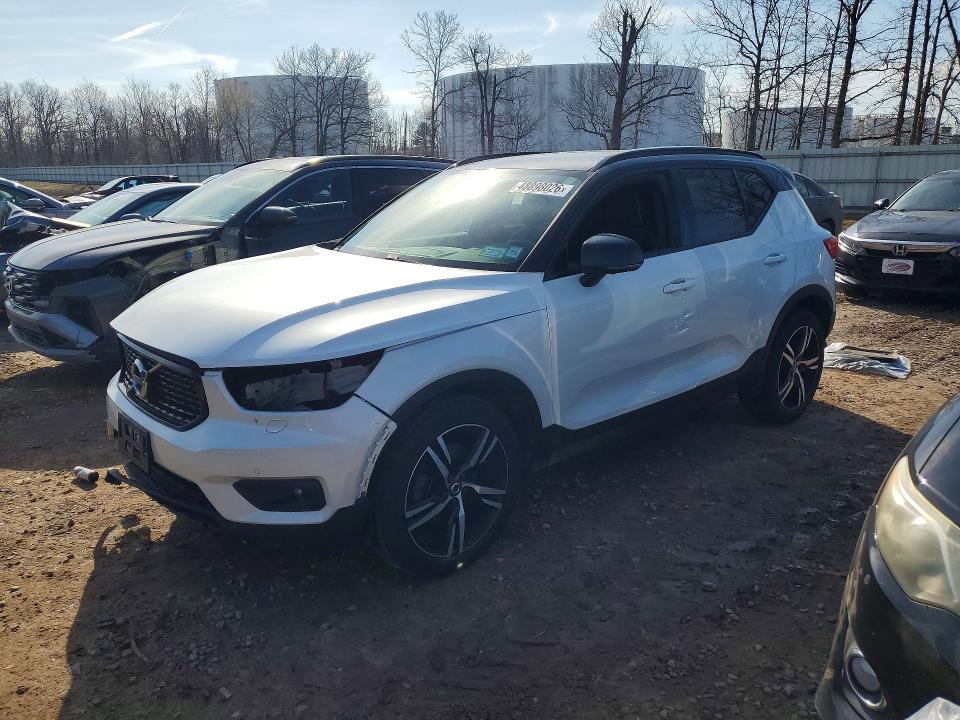 2021 VOLVO XC40 — VIN YV4162UM5M2522514