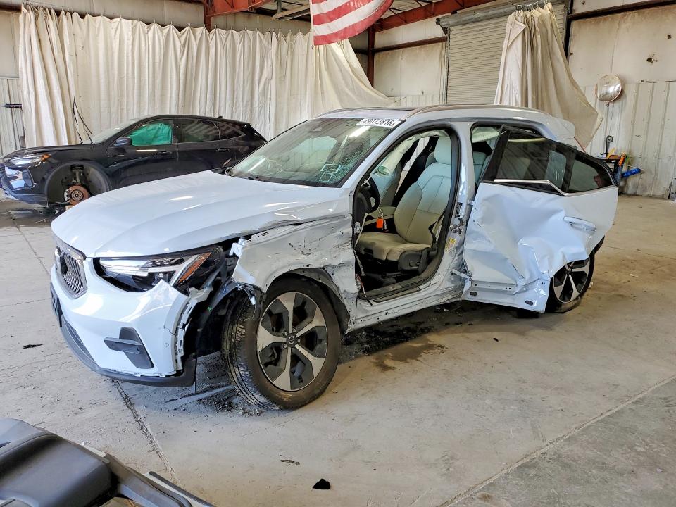 2025 VOLVO XC40 — VIN YV4L12UE5S2500817