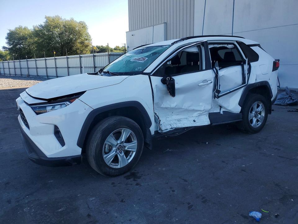 2021 TOYOTA RAV4 — VIN 2T3P1RFV6MC165279