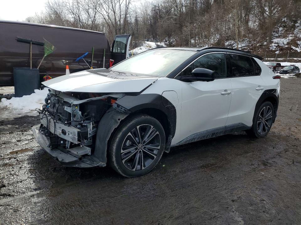 2023 TOYOTA BZ4X — VIN JTMABACA6PA007628