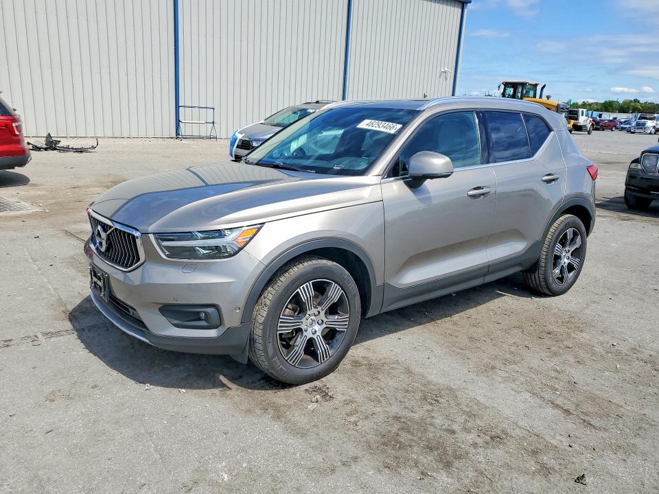 2020 VOLVO XC40 — VIN YV4162UL2L2199898