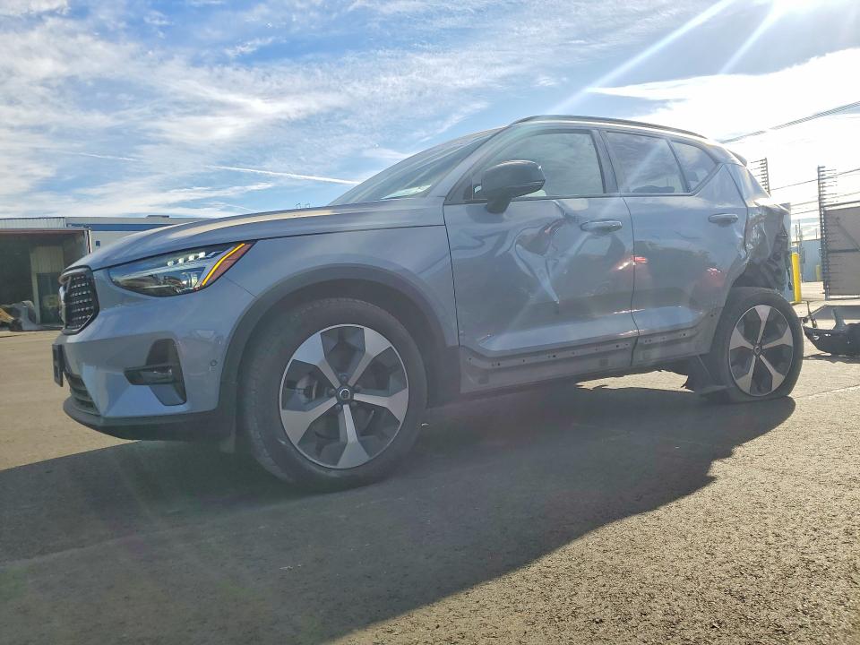 2025 VOLVO XC40 — VIN YV4L12UC7S2468886