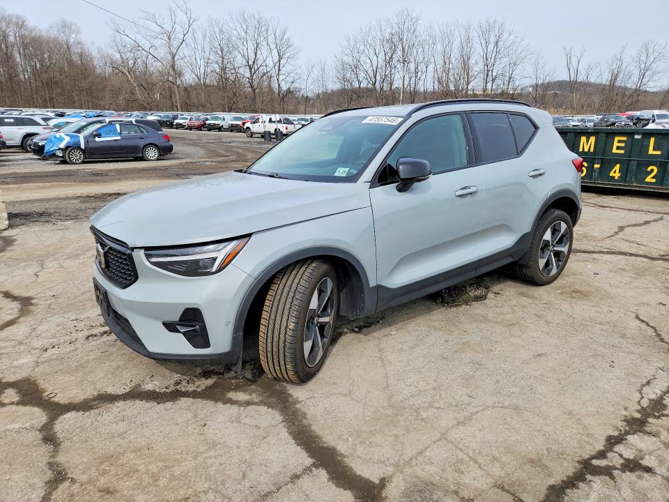2025 VOLVO XC40 — VIN YV4L12UC1S2483609