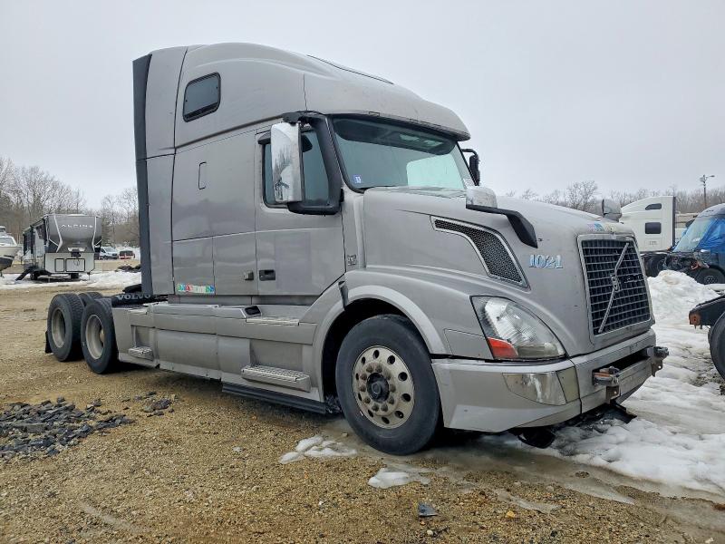 2016 VOLVO VN — VIN 4V4NC9EJ8GN946660