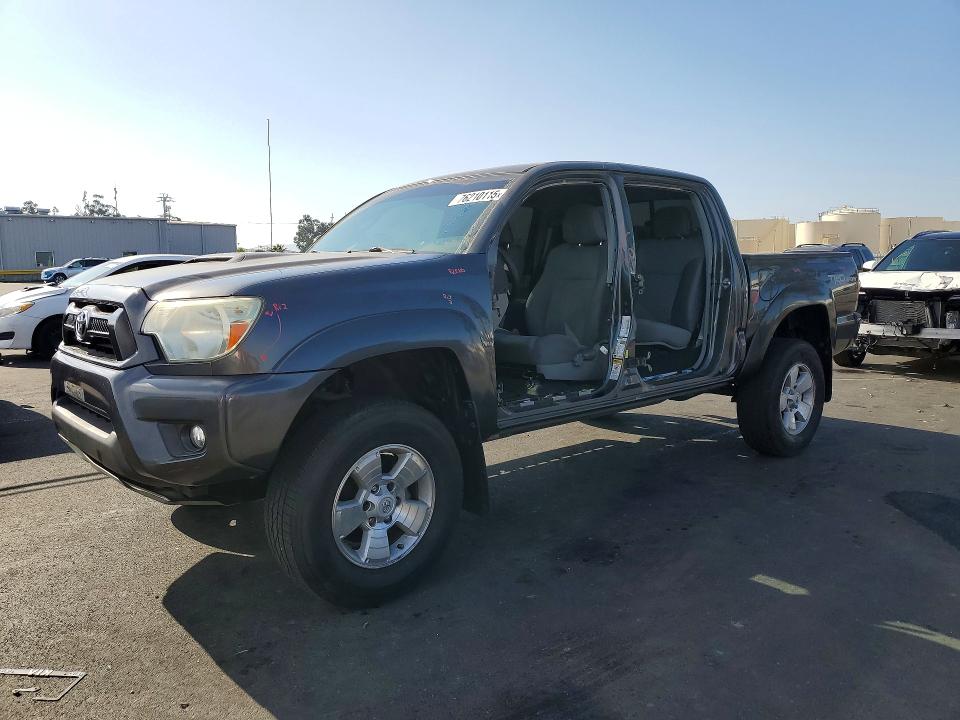 2015 TOYOTA TACOMA DOU — VIN 3TMJU4GN9FM179985